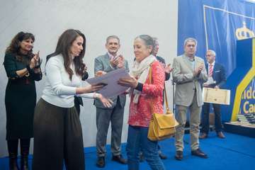 El Cabildo homenajea a varios teldenses en su brindis navideño (Foto TA)